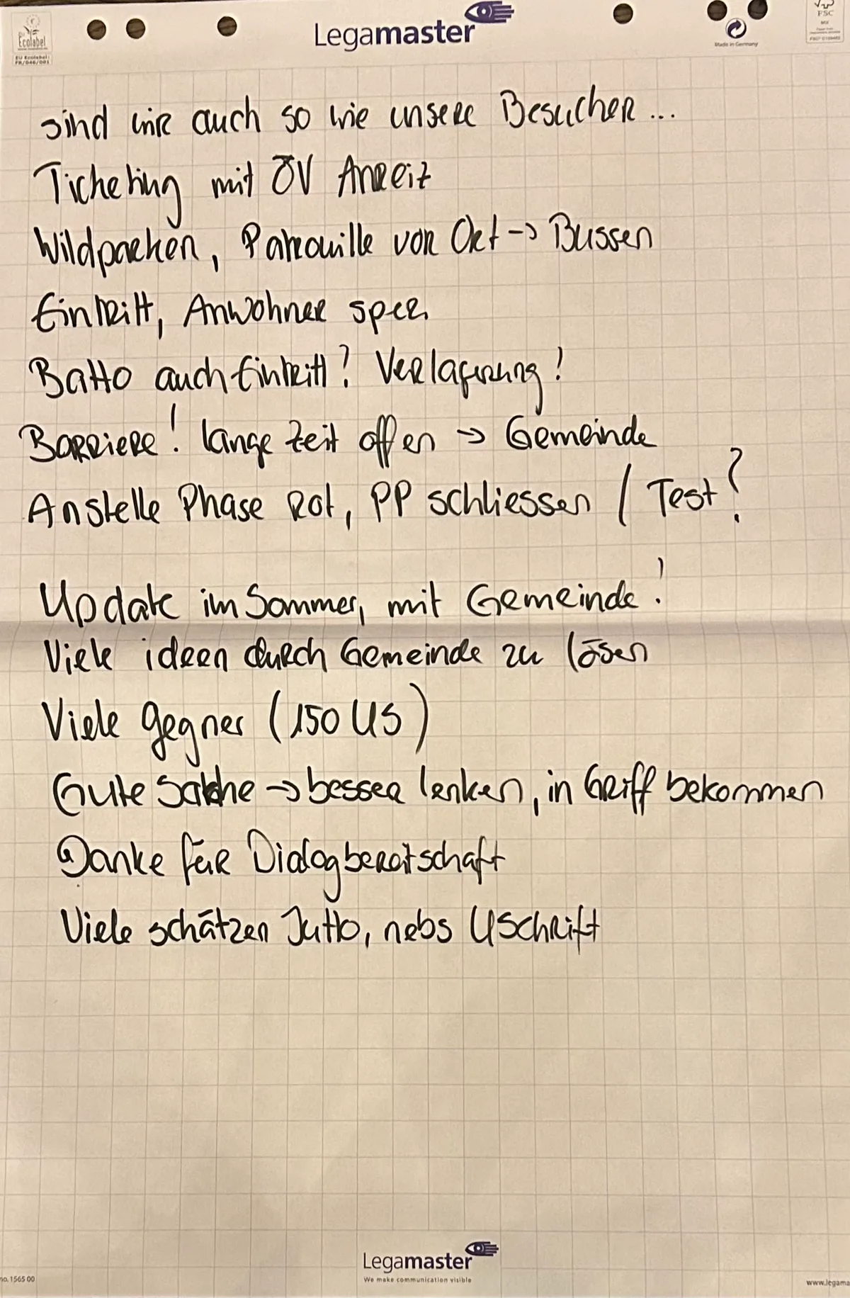 Plakat mit Ideen wie man die Verkehrssituation im Dorfzentrum lösen kann.